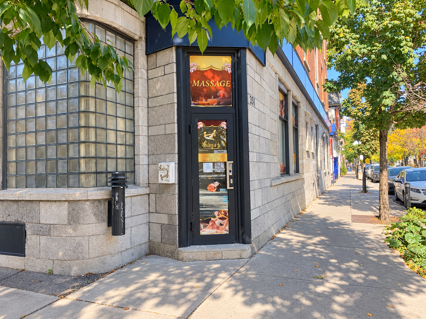 Entrance to Sabai Thai Massage on Rue Roy Est